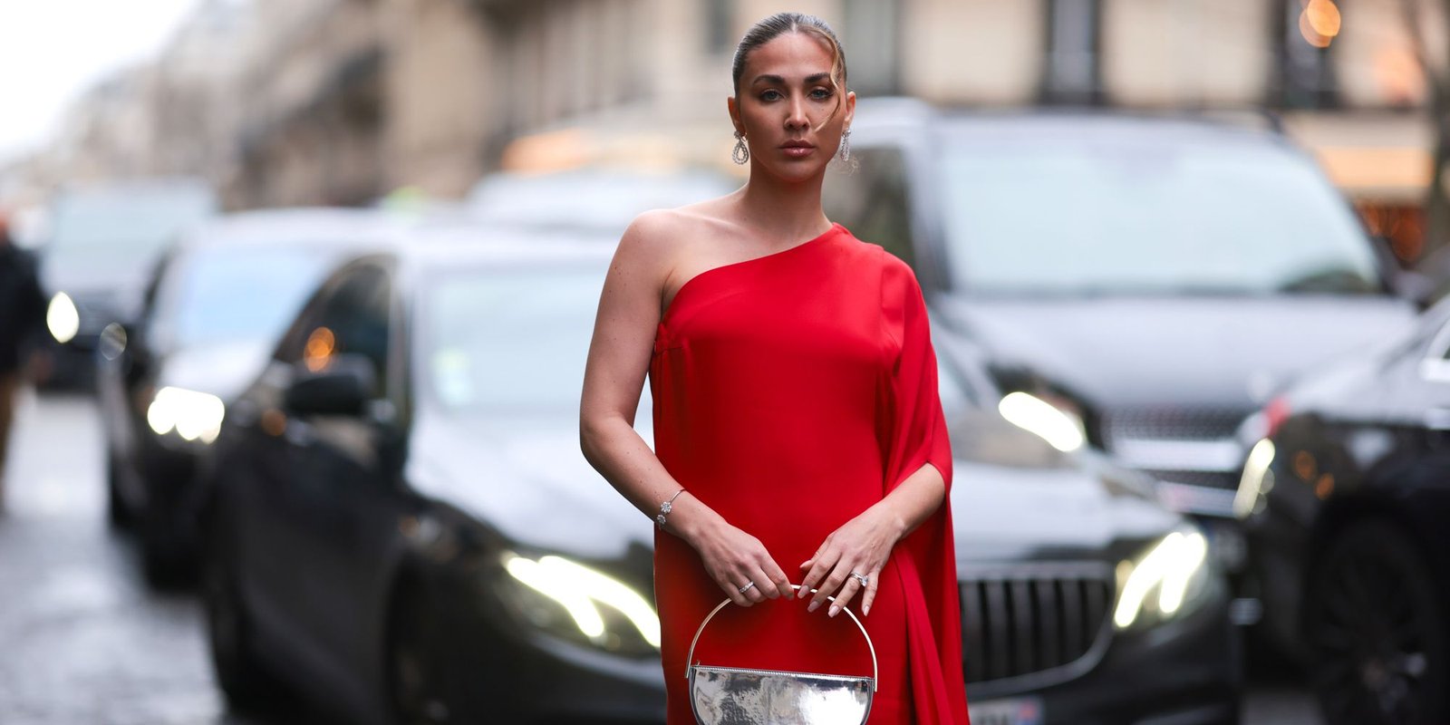 The Allure of the Red and Gold Dress: A Fashion Statement for Every Occasion