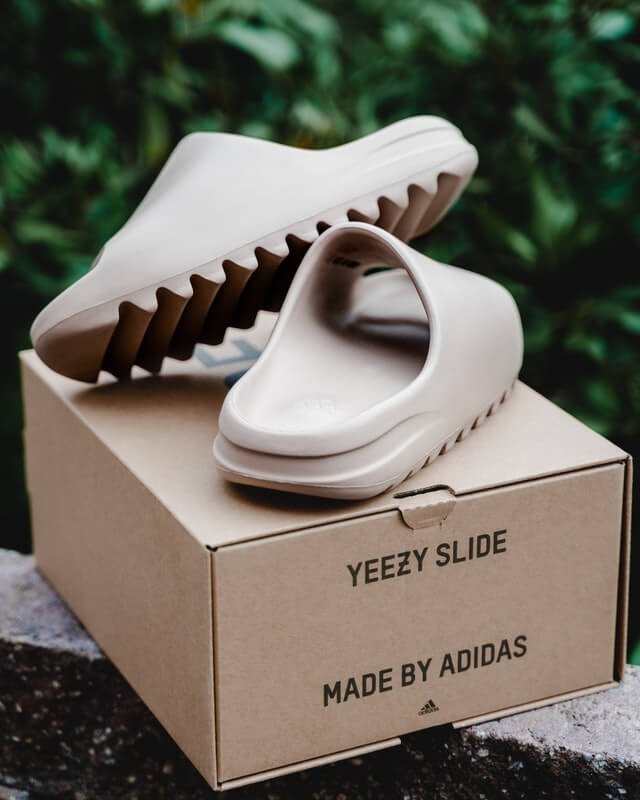 Yeezy Slippers: The Ultimate Comfort and Style Guide